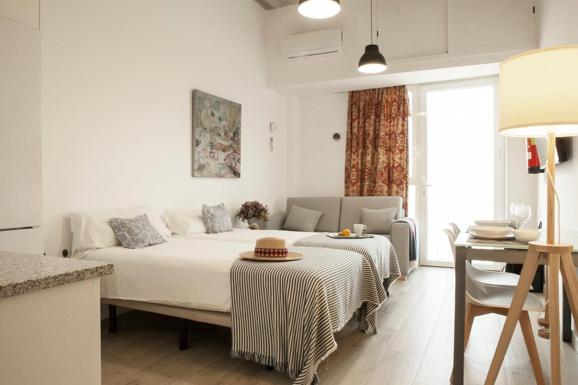 Apartamentos Rg Hospital Valme Seville Exterior photo